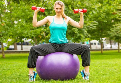 chicas en pelotas|Imágenes Gratis de Ejercicio de mujer en pelota